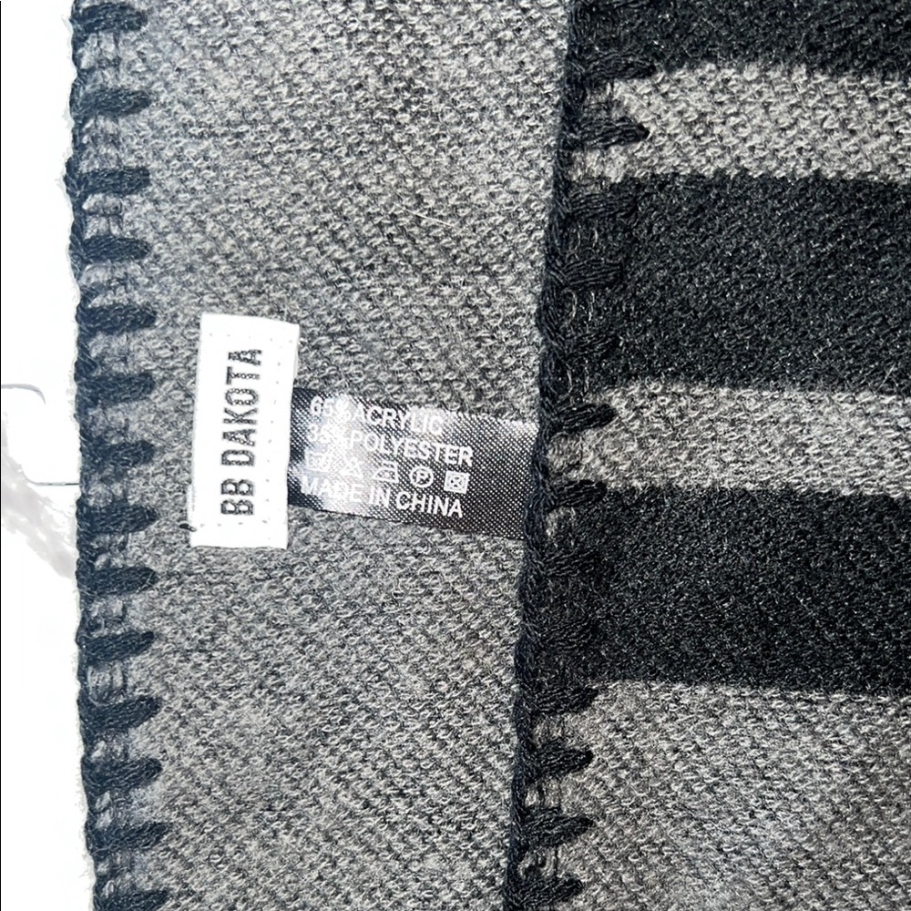 BB Dakota Black and Gray reversible plaid poncho Scarf wrap - Picture 2 of 6